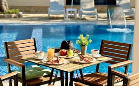 Akhdar Apartments Free Parking, Pool & Breakfast